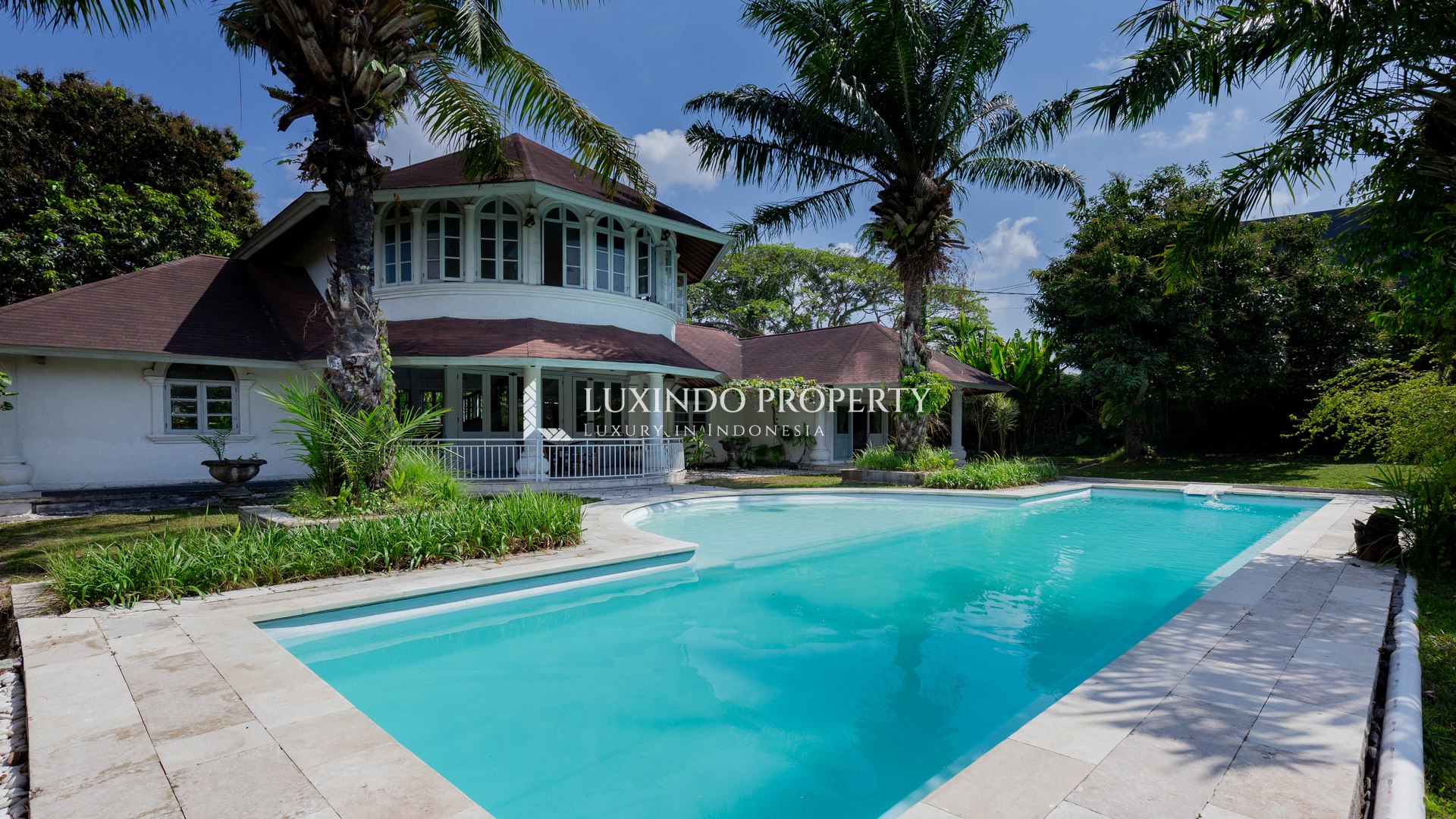 UMALAS - TROPICAL COLONIAL ESTATE WITH INVESTMENT POTENTIAL (FHV550)